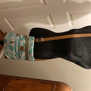 New Stone Mountain Crossbody purse in a teal color 9 1/2 in wide 12 inches tall